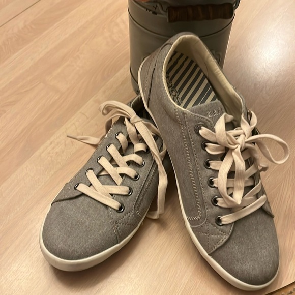 Brand new Taos canvas sneakers - Picture 1 of 6